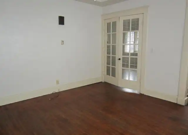 Property at 616 E Grand St, Springfield, MO, 65807, 3 beds, 1 bath, [object Object]