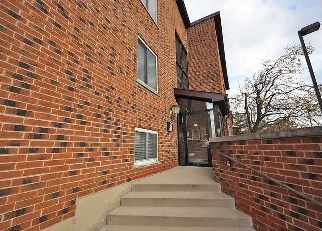 Property at 900 Perrie Dr #104, Elk Grove Village, IL, 60007, 2 beds, 2 baths, [object Object]