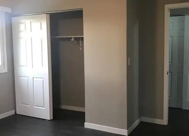 Property at Apartments on 6th Ave - 616 N Oaks Dr, Osseo, MN, 55369, 2 beds, 1 bath, [object Object]