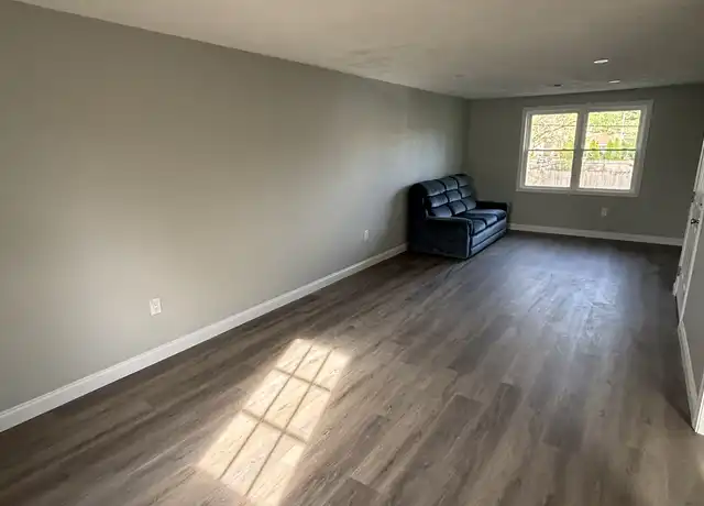 Property at 167 James St Unit 2, Warwick, RI, 02886, 3 beds, 1 bath, [object Object]