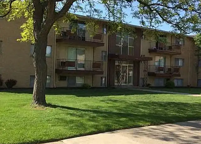 Property at Kingston Place Apartments - 6961 Pearl Rd, Middleburg Heights, OH, 44130, 2 beds, 1.5 baths, [object Object]