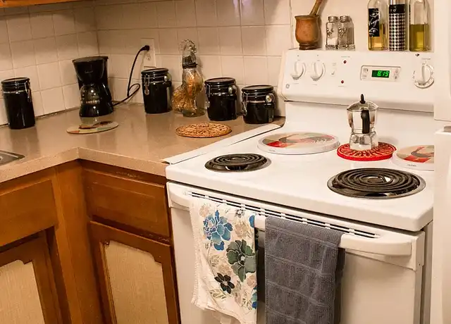 Property at Kingston Place Apartments - 6961 Pearl Rd, Middleburg Heights, OH, 44130, 2 beds, 1.5 baths, [object Object]