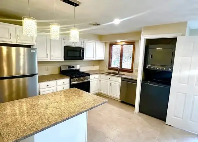 Property at 130 Promenade St, Riverside, RI, 02915, 2 beds, 1 bath, [object Object]