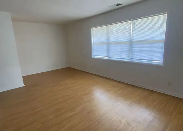 Property at 2201 Marquette Rd Unit D3, Peru, IL, 61354, 2 beds, 1 bath, [object Object]