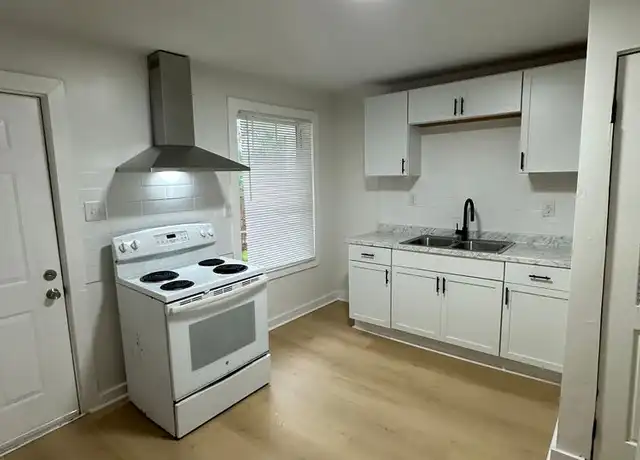 Property at 529 Smith St, Lexington, KY, 40508, 2 beds, 1 bath, [object Object]