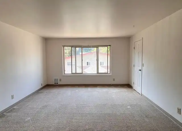 Property at 3043 NE 140th St Unit 8, Seattle, WA, 98125, 1 bed, 1 bath, [object Object]
