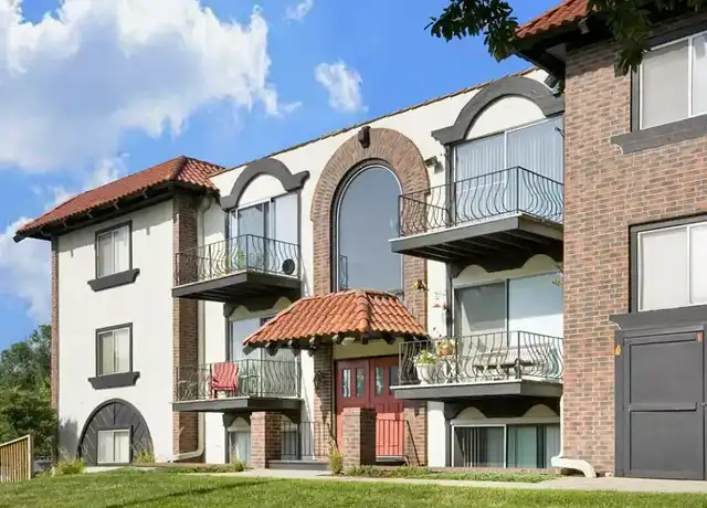 Property at Riviera Apartments - 9800 Cherry St, Kansas City, MO, 64131, 1-2 bed, 1 bath, [object Object]