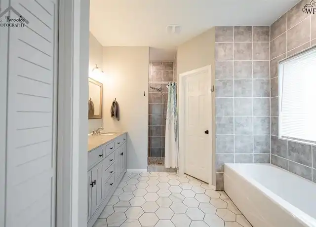 Property at 1035 City View Dr, Wichita Falls, TX, 76306, 4 beds, 2 baths, [object Object]
