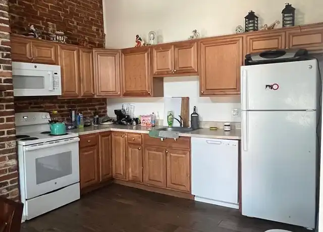 Property at 15 S Carrollton Ave, Baltimore, MD, 21223, 2 beds, 1 bath, [object Object]