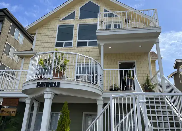 Property at 2510 Fairview Ave E Unit 200, Seattle, WA, 98102, 2 beds, 1 bath, [object Object]