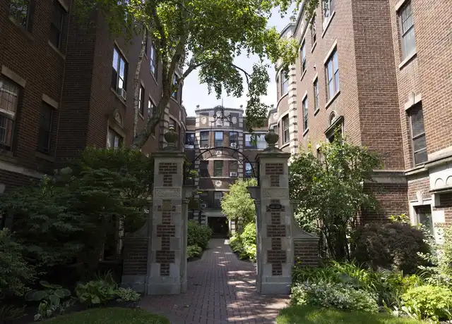 Property at 400 Ridge Ave Unit 16-1, Evanston, IL, 60202, 2 beds, 1 bath, [object Object]