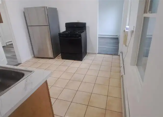 Property at 52 1/2 N Bridge St Unit 3, Poughkeepsie, NY, 12601, 2 beds, 1 bath, [object Object]