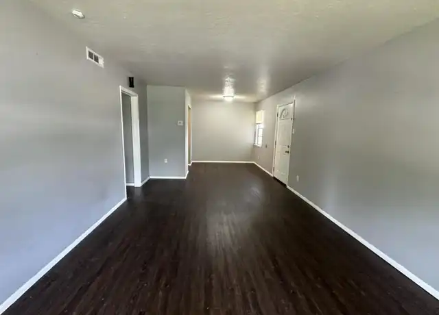 Property at 306 13th Ave NE, Miami, OK, 74354, 2 beds, 1 bath, [object Object]