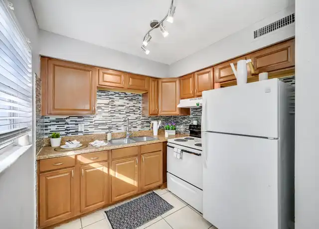 Property at 11716 N 58th St, Temple Terrace, FL, 33617, 2 beds, 1 bath, [object Object]