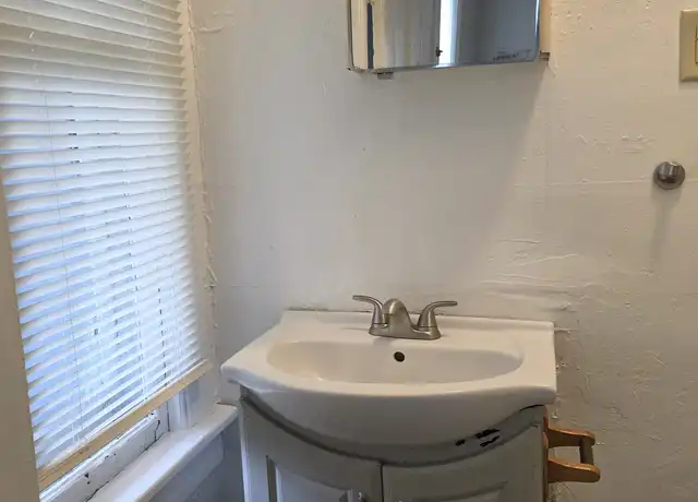 Property at 1220 Floyd Blvd, Sioux City, IA, 51105, 1 bed, 1 bath, [object Object]