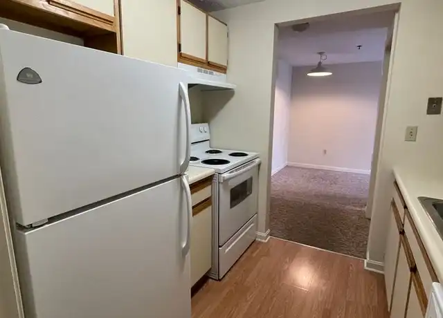 Property at 13 Washington St Unit 204, Sanford, ME, 04073, 1 bed, 1 bath, [object Object]