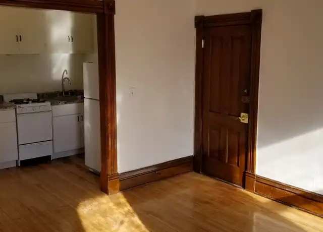 Property at 669 York Ave Unit 2, St Paul, MN, 55106, 0 beds, 1 bath, [object Object]