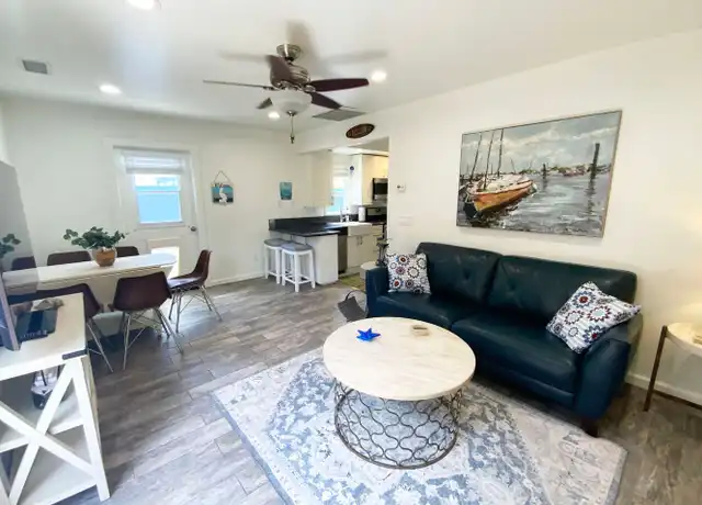 Property at 614 I Ave Unit Vacation, Coronado, CA, 92118, 2 beds, 1 bath, [object Object]