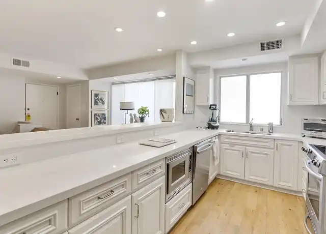 Property at Oakhurst Moderne - 339 N Oakhurst Dr, Beverly Hills, CA, 90210, 2-3 beds, 2.5-3.5 baths, [object Object]