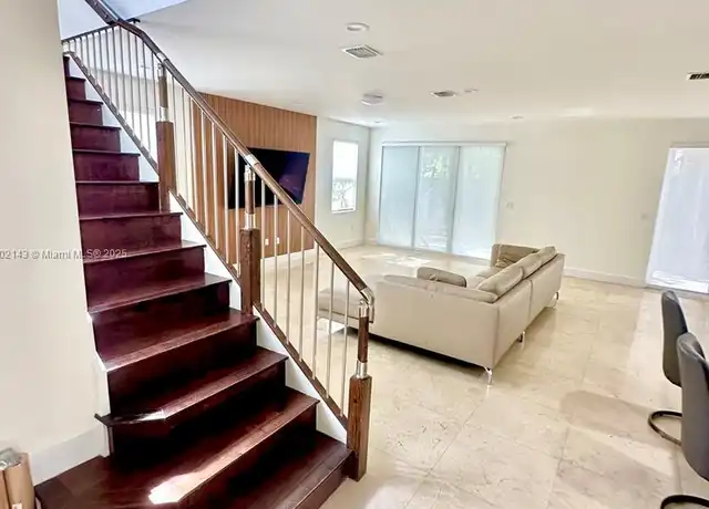 Property at 10450 NW 69th Ter Unit 1, Doral, FL, 33178, 5 beds, 4 baths, [object Object]