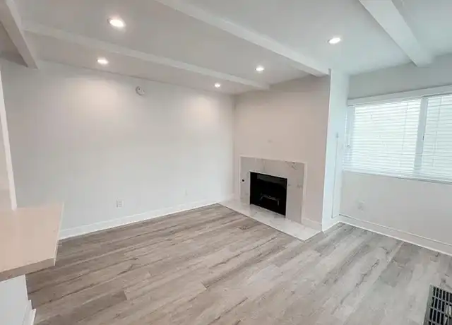 Property at 122 El Porto St, Manhattan Beach, CA, 90266, 1 bed, 1 bath, [object Object]