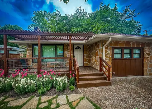Property at 1025 Mulberry Ave, New Braunfels, TX, 78130, 2 beds, 2 baths, [object Object]