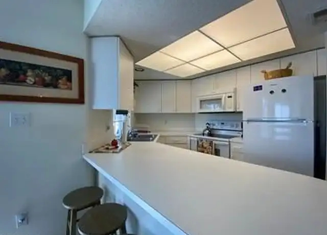 Property at 481 Quail Forest Blvd Unit B302, Naples, FL, 34105, 2 beds, 2 baths, [object Object]