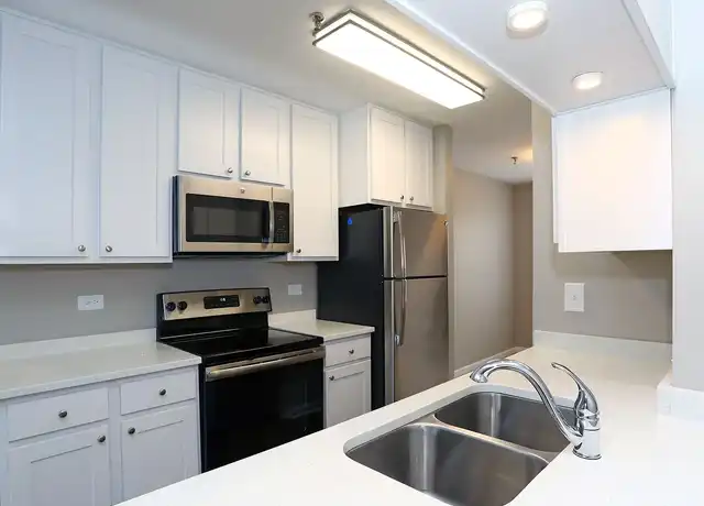 Property at Bristol Club Apartments - 5700 Walnut Ave, Downers Grove, IL, 60516, 1-2 bed, 1-2 bath, [object Object]