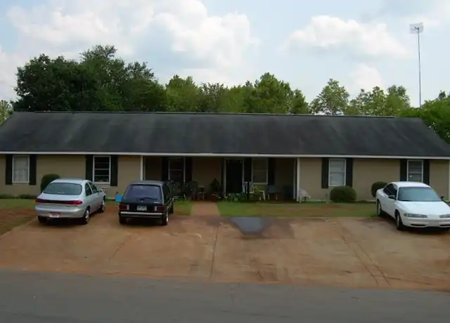 Property at 417 Station Crossing Dr Unit B, Albany, GA, 31721, 2 beds, 1 bath, [object Object]