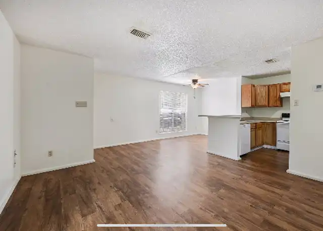 Property at 103 E Wells St Unit V, Madisonville, TX, 77864, 2 beds, 1 bath, [object Object]
