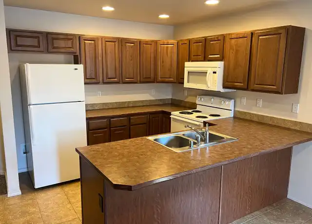 Property at 1703 W Fern Dr Unit B, Moses Lake, WA, 98837, 2 beds, 1 bath, [object Object]