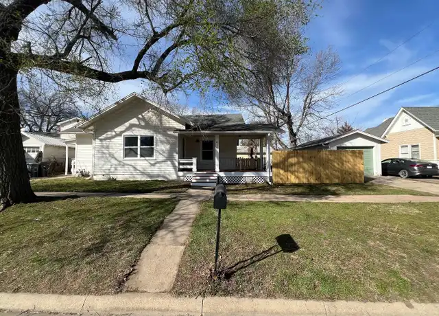 Property at 816 W Ash Ave, El Dorado, KS, 67042, 3 beds, 1.5 baths, [object Object]
