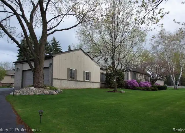 Property at 575 Troyvally St, Troy, MI, 48098, 3 beds, 2.5 baths, [object Object]