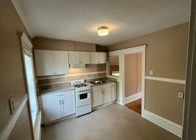Property at 560 Bellows St Unit 2, St Paul, MN, 55107, 1 bed, 1 bath, [object Object]