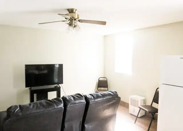 Property at 605 Marvin Ave Unit B, Grinnell, IA, 50112, 1 bed, 1 bath, [object Object]