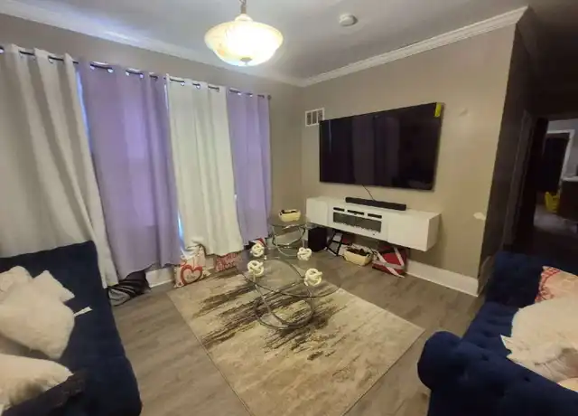 Property at 2901 S 8th St Unit 3, Milwaukee, WI, 53215, 3 beds, 1 bath, [object Object]