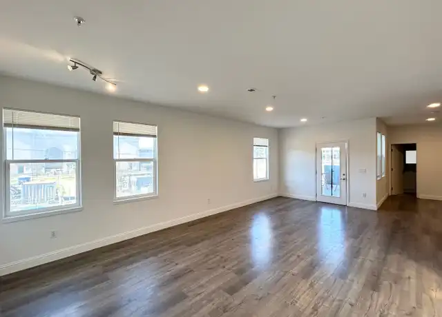 Property at 1746 16th St Unit 8, Oakland, CA, 94607, 1 bed, 1 bath, [object Object]