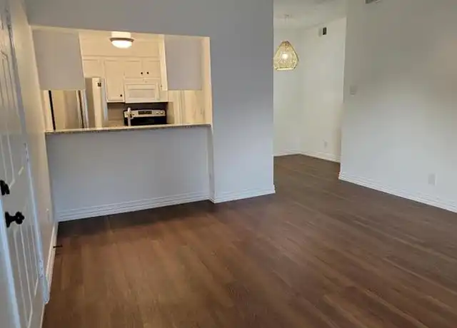 Property at 1503 N Garrett Ave #204, Dallas, TX, 75206, 1 bed, 1 bath, [object Object]
