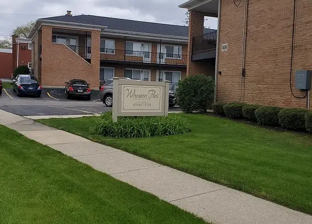 Photo of 812 Crescent St, Wheaton, IL 60187
