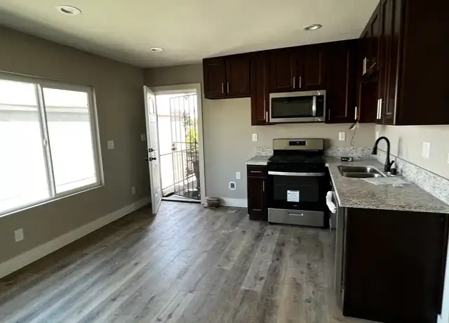 Property at 543 W 88th St Unit 4, Los Angeles, CA, 90044, 3 beds, 2 baths, [object Object]
