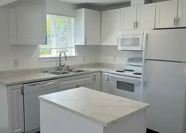 Property at Inglewood Apartments - 3025 Ferry Ave, Bellingham, WA, 98225, 2 beds, 1 bath, [object Object]
