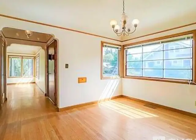 Property at 931 SE Bush St, Portland, OR, 97202, 2 beds, 1 bath, [object Object]