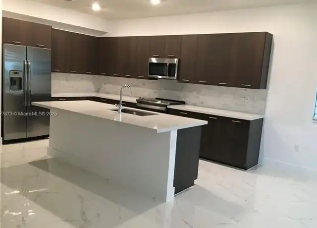 Property at 4640 NW 84th Ave, Doral, FL, 33166, 3 beds, 2.5 baths, [object Object]
