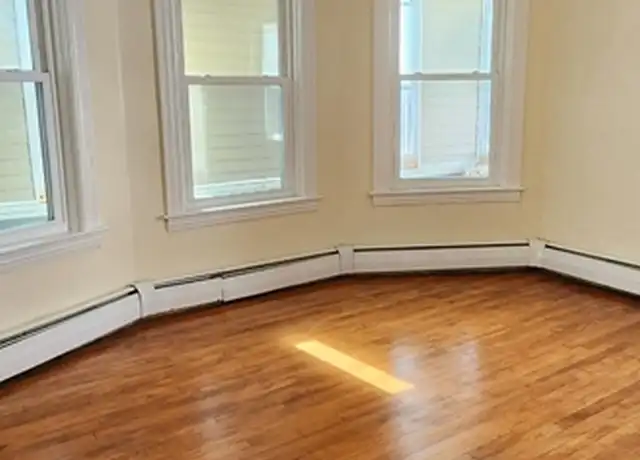 Property at 17 Arlington St Unit 1, Worcester, MA, 01604, 4 beds, 1 bath, [object Object]