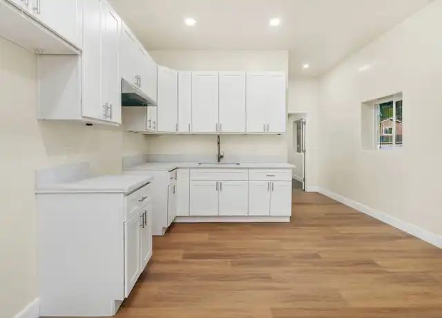 Property at 918 Monterey St Unit 920, Bakersfield, CA, 93305, 2 beds, 1 bath, [object Object]