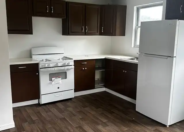 Property at 131 Spring St Unit 2, Coal Center, PA, 15423, 1 bed, 1 bath, [object Object]