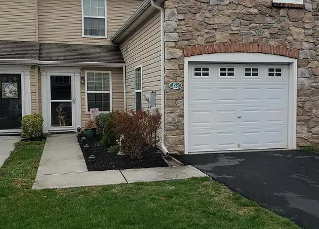 Property at 428 Eisenhower Dr, Carlisle, PA, 17013, 2 beds, 2.5 baths, [object Object]