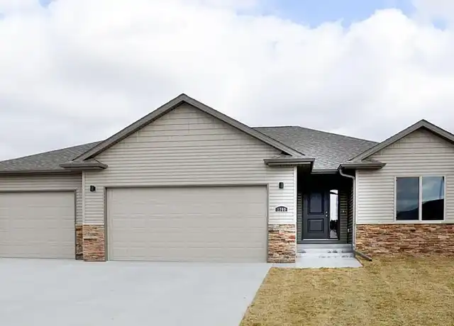 Property at 1135 N 100th St, Lincoln, NE, 68527, 5 beds, 3 baths, [object Object]