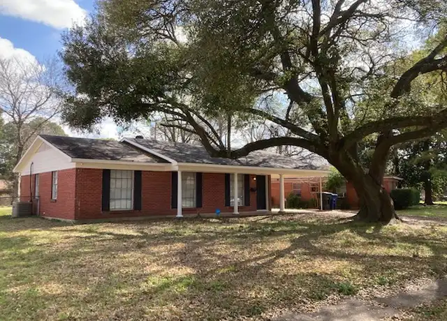 Property at 2210 W Algonquin Trl, Shreveport, LA, 71107, 3 beds, 1.5 baths, [object Object]