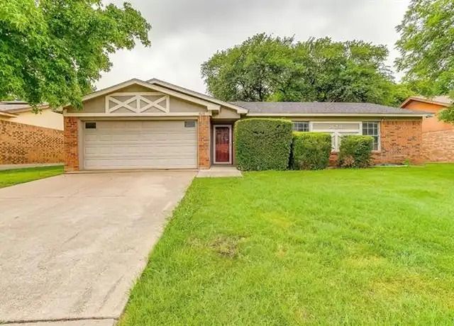 Property at 828 Lynne Ln, Burleson, TX, 76028, 3 beds, 2 baths, [object Object]